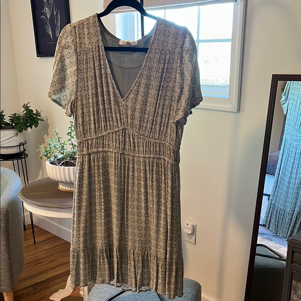 Elegant Gray and Tan Patterned Dress